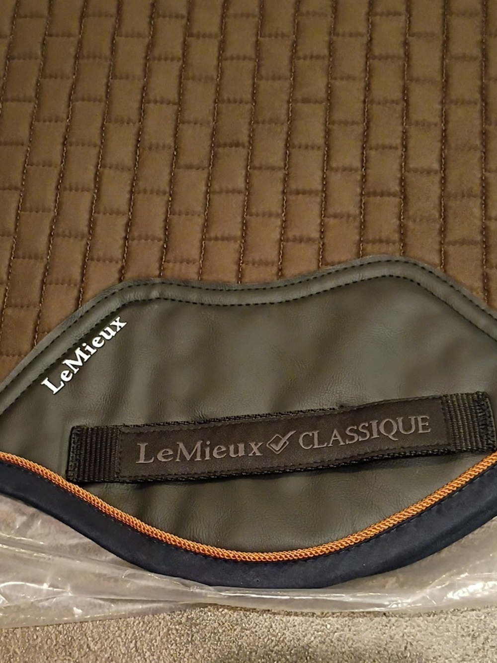 LeMieux Suede Close Contact Saddle Pad - Picture 2 of 10
